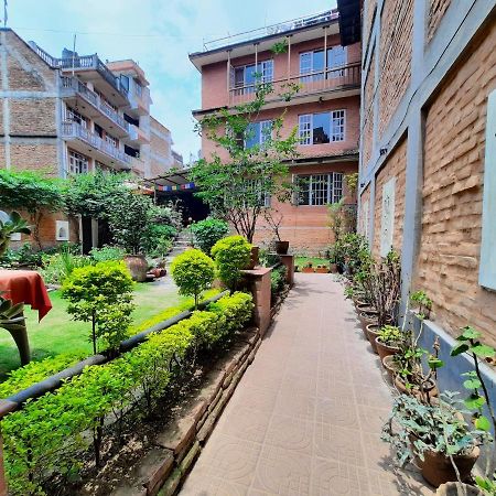 Pradhan House - Home Stay With Garden Бхактапур Экстерьер фото