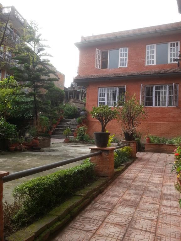Pradhan House - Home Stay With Garden Бхактапур Экстерьер фото