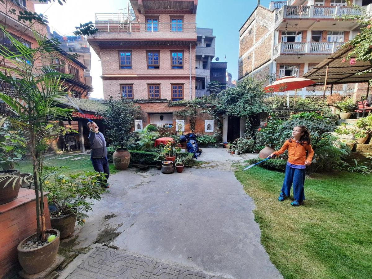 Pradhan House - Home Stay With Garden Бхактапур Экстерьер фото