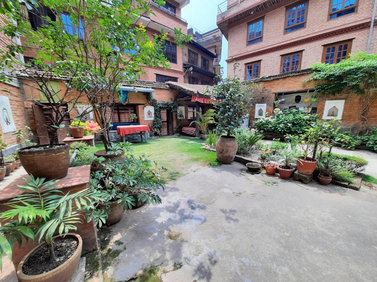Pradhan House - Home Stay With Garden Бхактапур Экстерьер фото