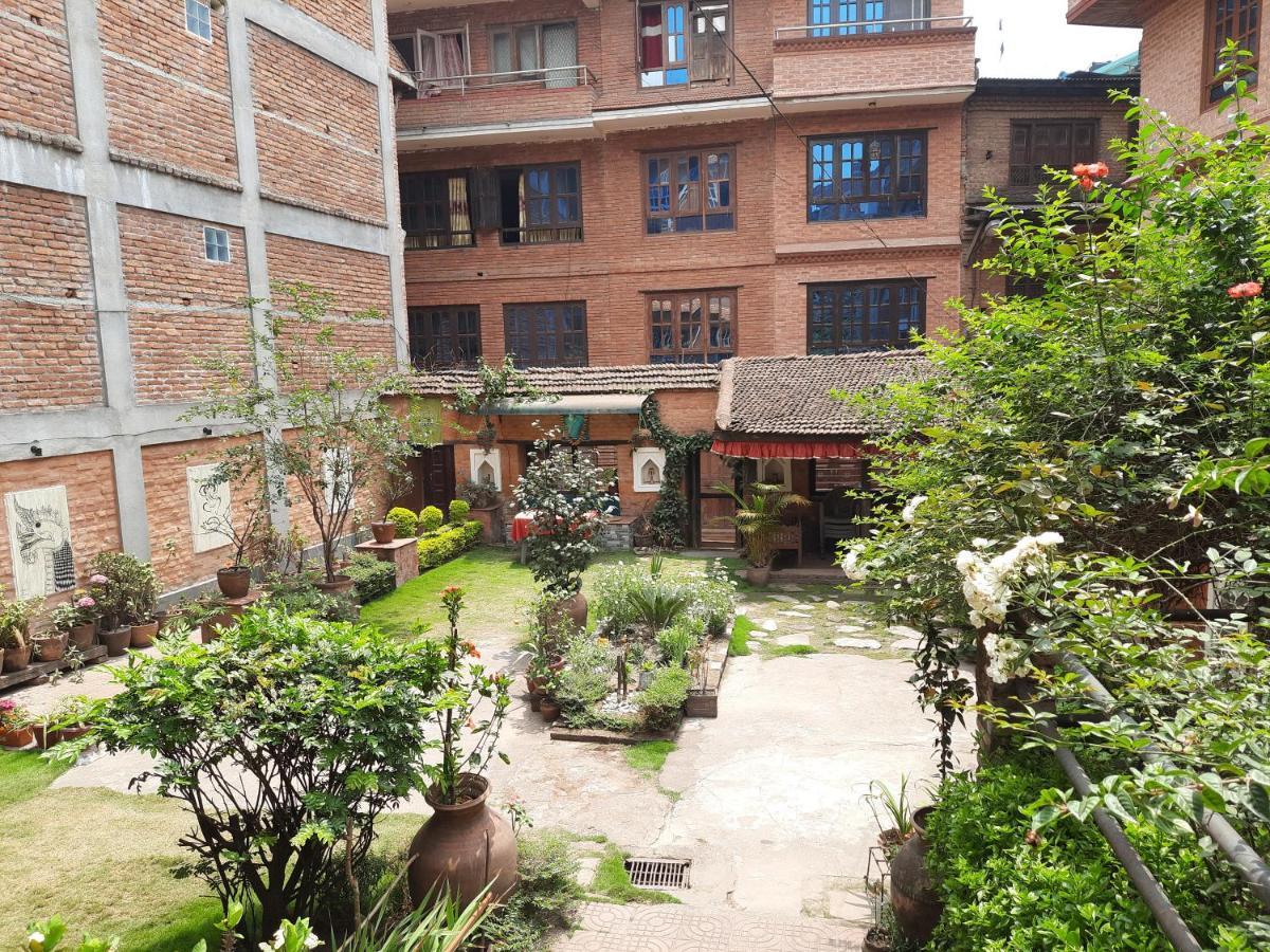 Pradhan House - Home Stay With Garden Бхактапур Экстерьер фото