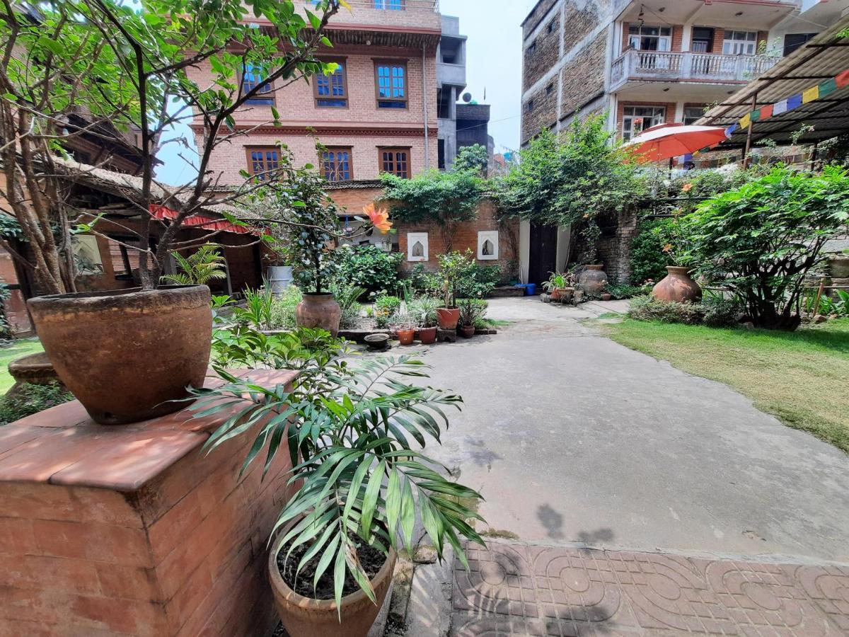 Pradhan House - Home Stay With Garden Бхактапур Экстерьер фото