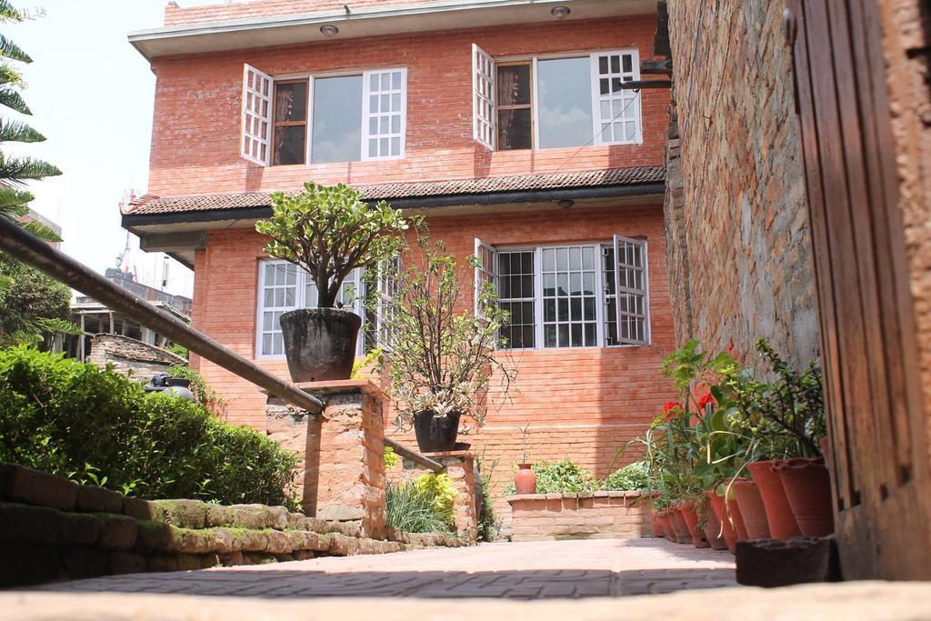 Pradhan House - Home Stay With Garden Бхактапур Экстерьер фото
