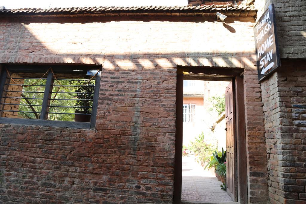 Pradhan House - Home Stay With Garden Бхактапур Экстерьер фото