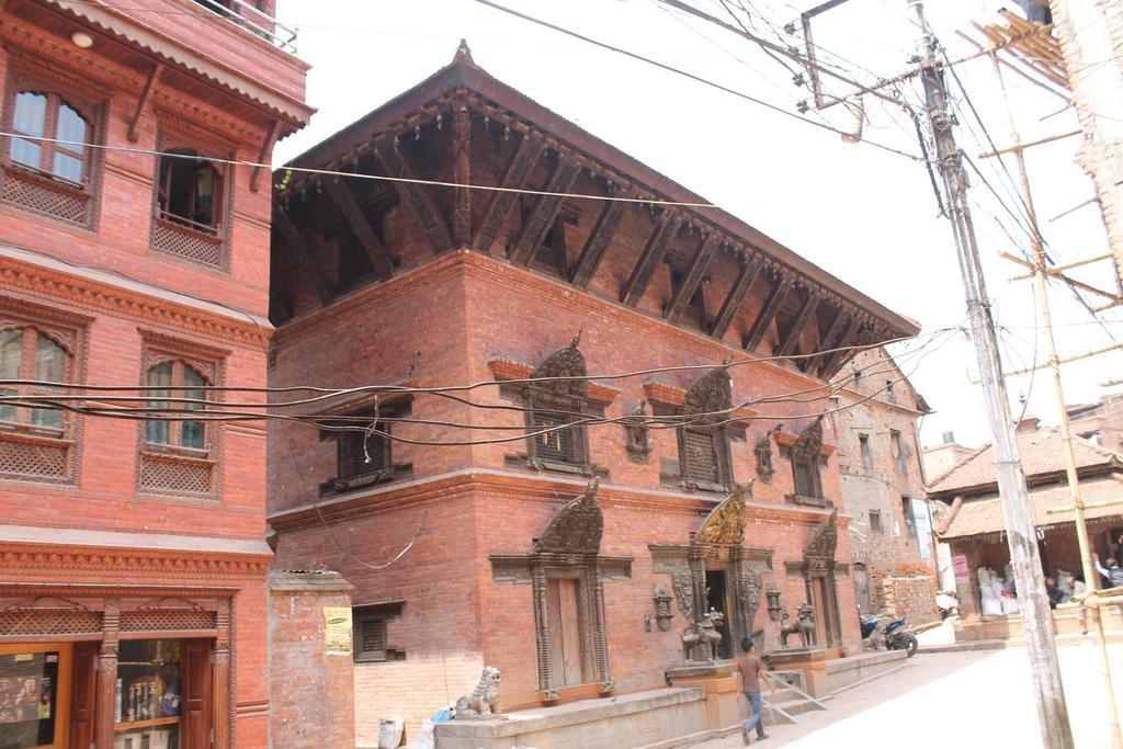 Pradhan House - Home Stay With Garden Бхактапур Экстерьер фото
