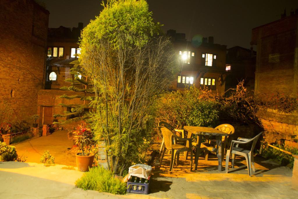 Pradhan House - Home Stay With Garden Бхактапур Экстерьер фото