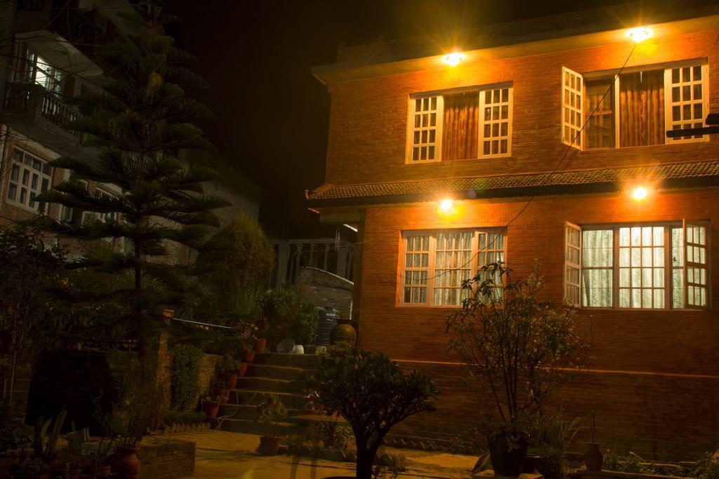 Pradhan House - Home Stay With Garden Бхактапур Экстерьер фото