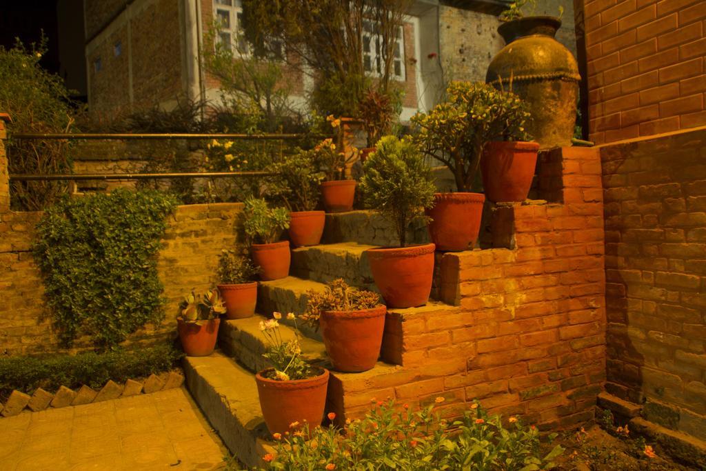 Pradhan House - Home Stay With Garden Бхактапур Экстерьер фото