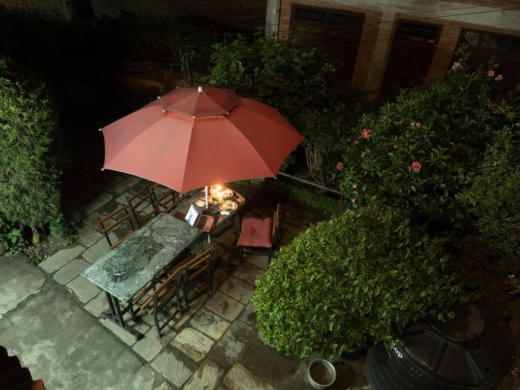Pradhan House - Home Stay With Garden Бхактапур Экстерьер фото