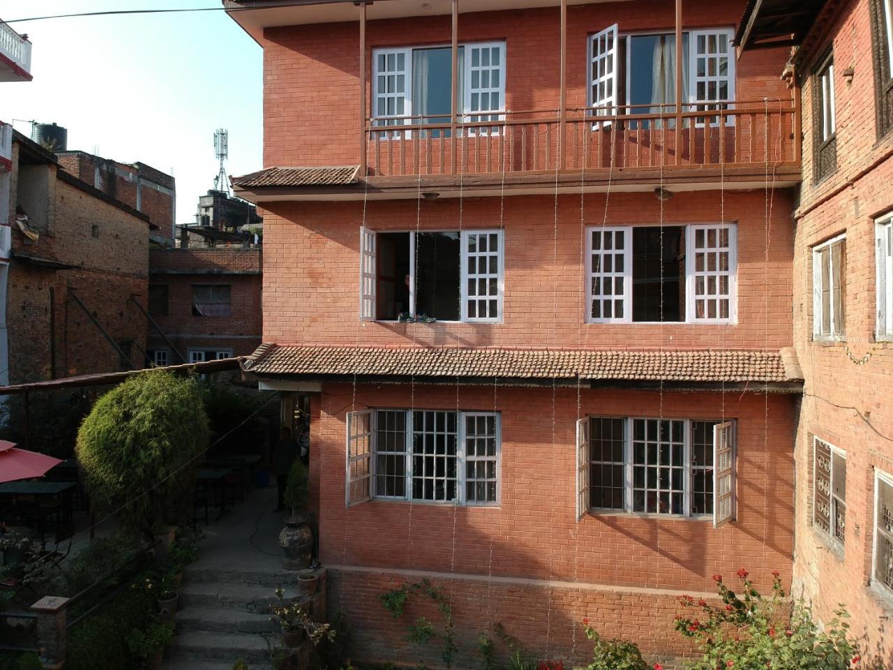 Pradhan House - Home Stay With Garden Бхактапур Экстерьер фото